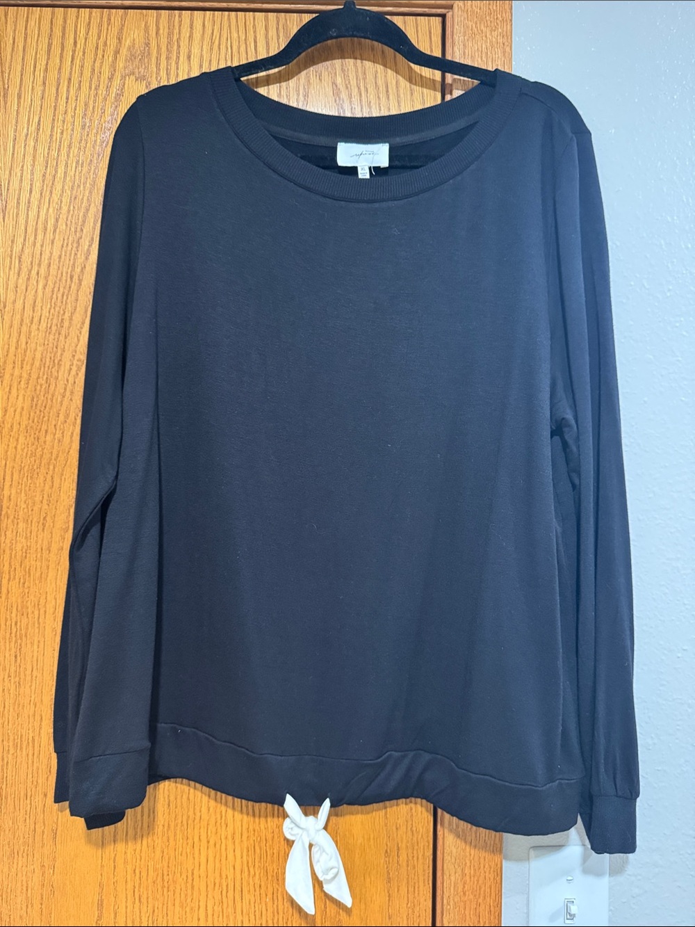 Soma Wknd Black Long Sleeve Sweatshirt with Tied Hem